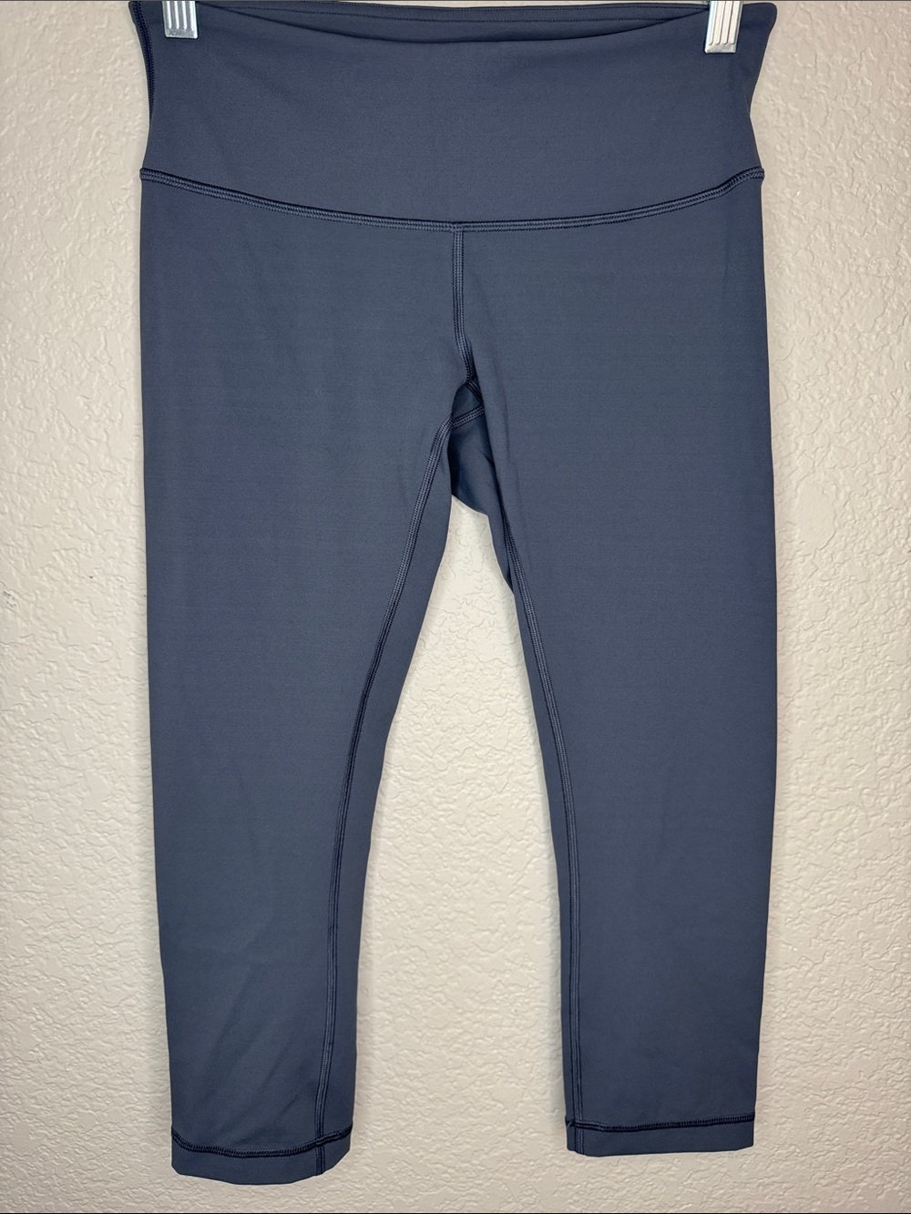 Lululemon Navy Dusty Blue Cropped Leggings Yoga Pants 6 23” inseam Wunder